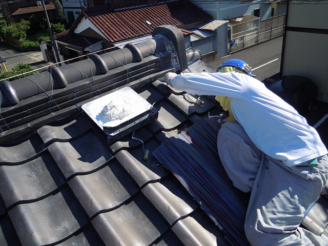 漆喰の補填作業